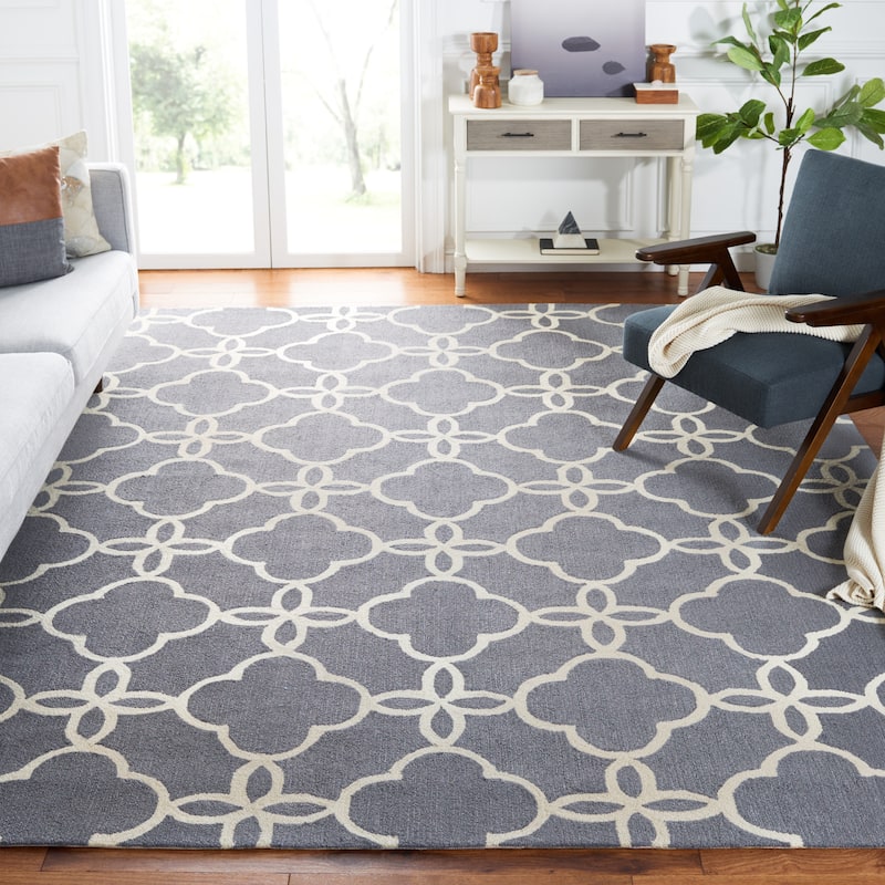 SAFAVIEH Handmade Four Seasons Gulea Floral Rug - 8' x 10' - Grey/Ivory