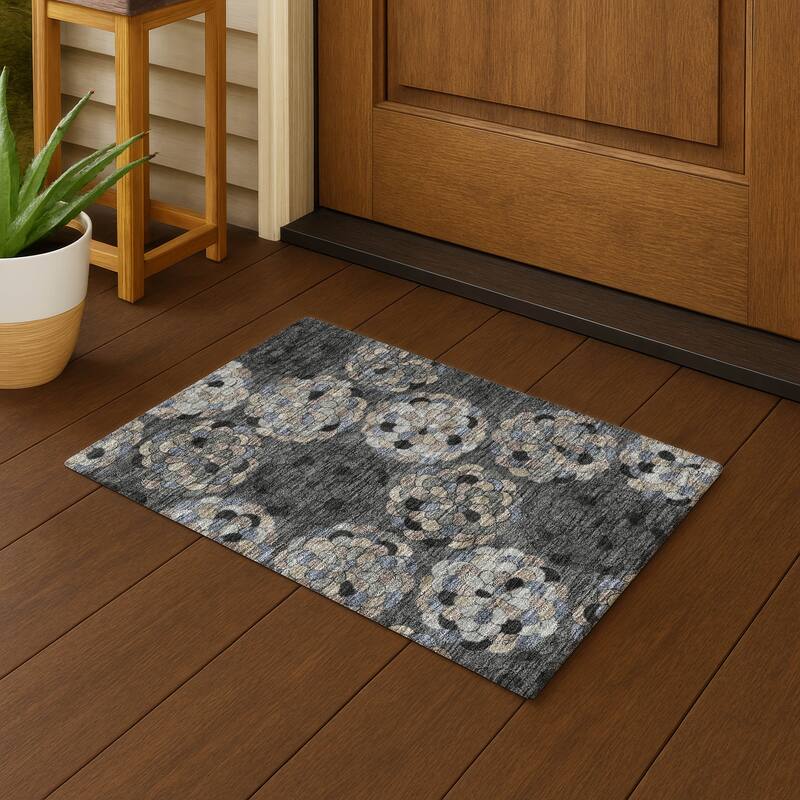 Machine Washable Indoor/ Outdoor Mosaic Cluster Chantille Rug - Black - 1'8" x 2'6"