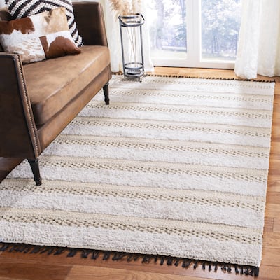 SAFAVIEH Handmade Boston Sylvania Coastal Cotton Rug with Fringe - Ivory/Beige - 6' x 9'
