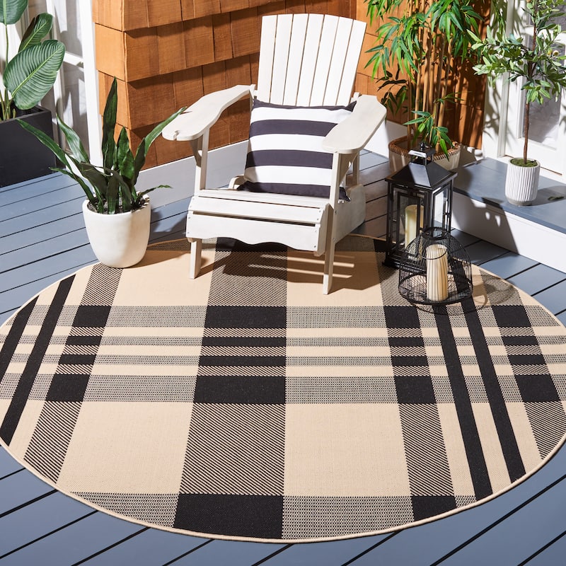 SAFAVIEH Courtyard Oriole Plaid Indoor/ Outdoor Waterproof Patio Backyard. - 7'10" Round - Black/Bone