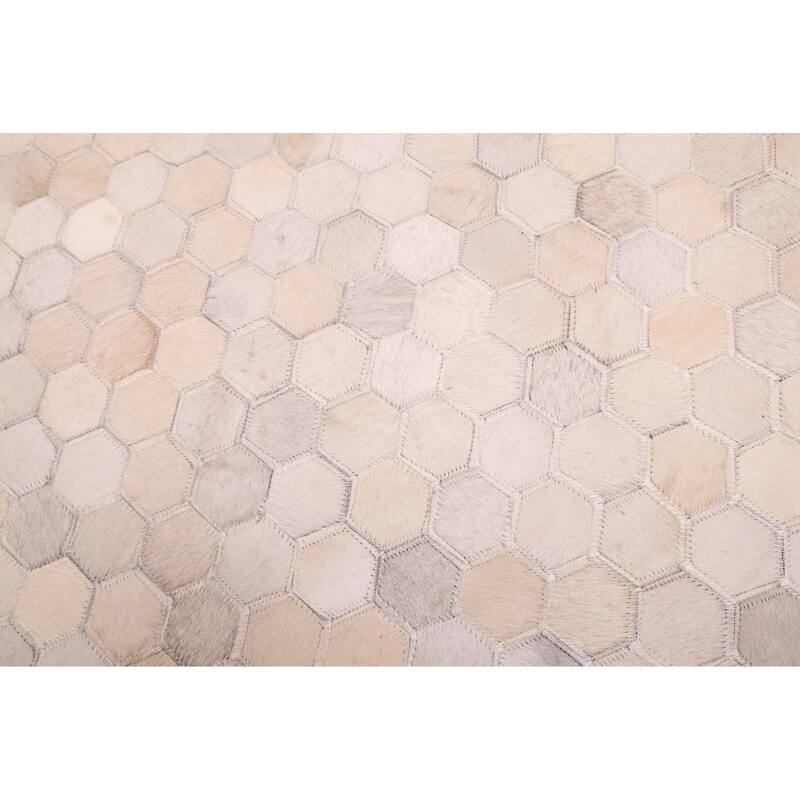 ECARPETGALLERY Handmade Cowhide Patchwork Cream Leather Rug - 5'1 x 5'1