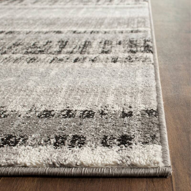 SAFAVIEH Evoke Karrie Distressed Vintage Boho Rug