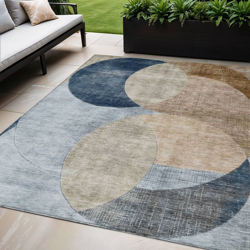 HomeRoots Geometric Transitional Rectangle Outdoor Rug - 5' X 8'