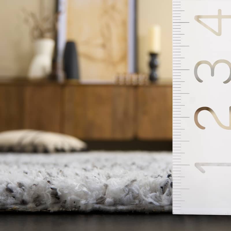 SAFAVIEH Handmade Glory Shag Stergiani Rug