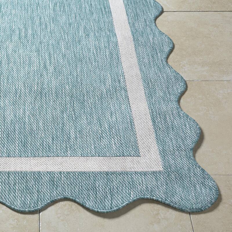 Livabliss Miami Beach Traditional Indoor / Outdoor Area Rug