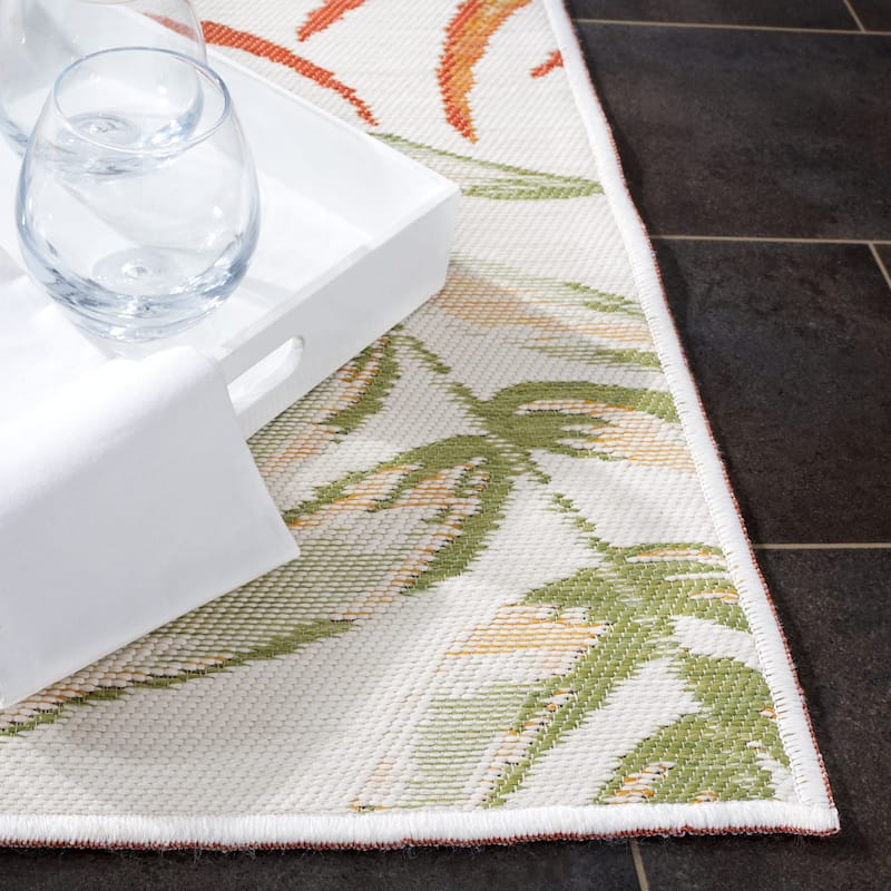 SAFAVIEH Sunrise Maurane Indoor /Outdoor Waterproof Rug - 4' x 5'7"