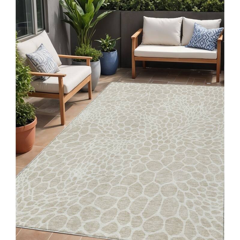 HomeRoots Geometric Transitional Rectangle Outdoor Rug - 5' X 8'