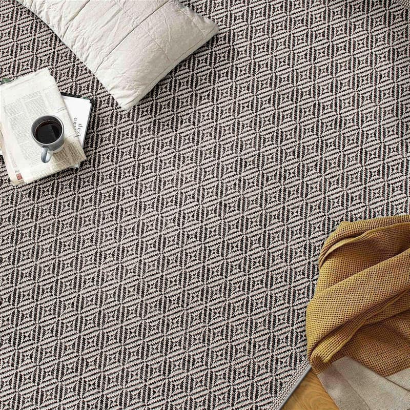 Geometric Border Indoor/Outdoor Area Rug