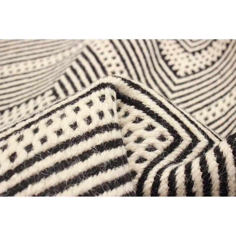 Sienna Black Rug 4'10" x 7'0" - 4'10 x 7'0