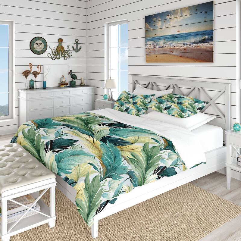 Designart "Palm Mirage Tropical Pattern" Green Tropical - Bedding Cover Set With Shams