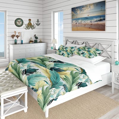 Designart "Palm Mirage Tropical Pattern" Green Tropical - Bedding Cover Set With Shams