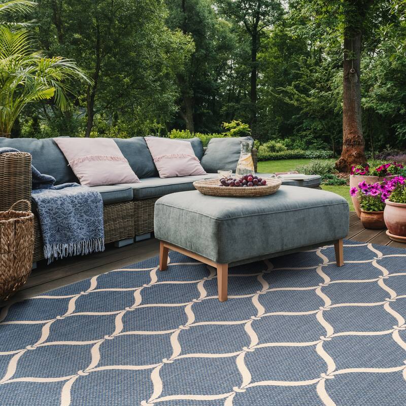 SAFAVIEH Courtyard Liya Indoor/ Outdoor Waterproof Patio Backyard Rug