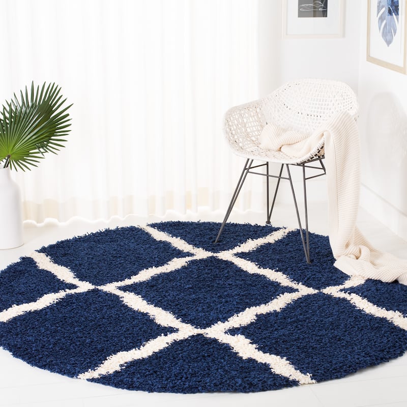 SAFAVIEH Dallas Shag Hacer Trellis 1.5-inch Thick Rug - 6' x 6' - Navy/Ivory - Runner/Round