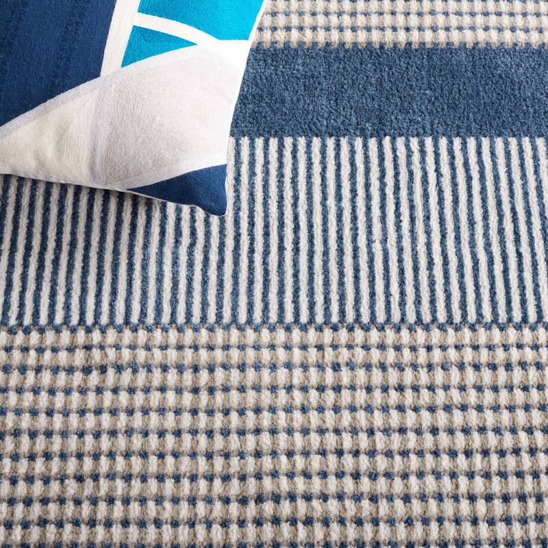 SAFAVIEH Pyramid Nanie Modern Stripe Rug