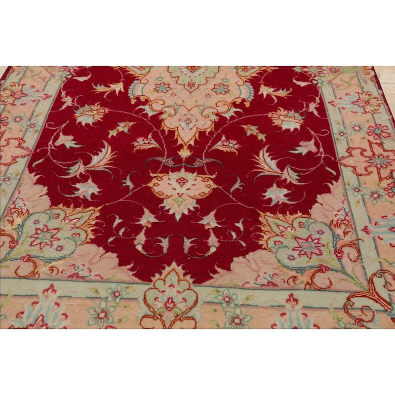 2'6''x4 Hand Knotted Wool Fuschia Traditional 300 KPSI Area Rug - 2' 6'' x 4'