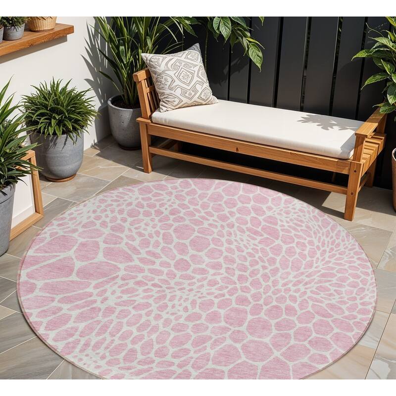 HomeRoots Geometric Transitional Rectangle Outdoor Rug - 8' Round