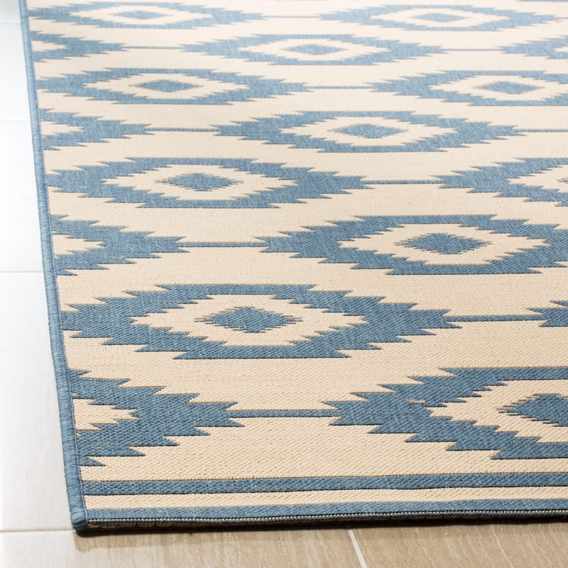 SAFAVIEH Linden Seda Indoor/ Outdoor Waterproof Patio Backyard Rug