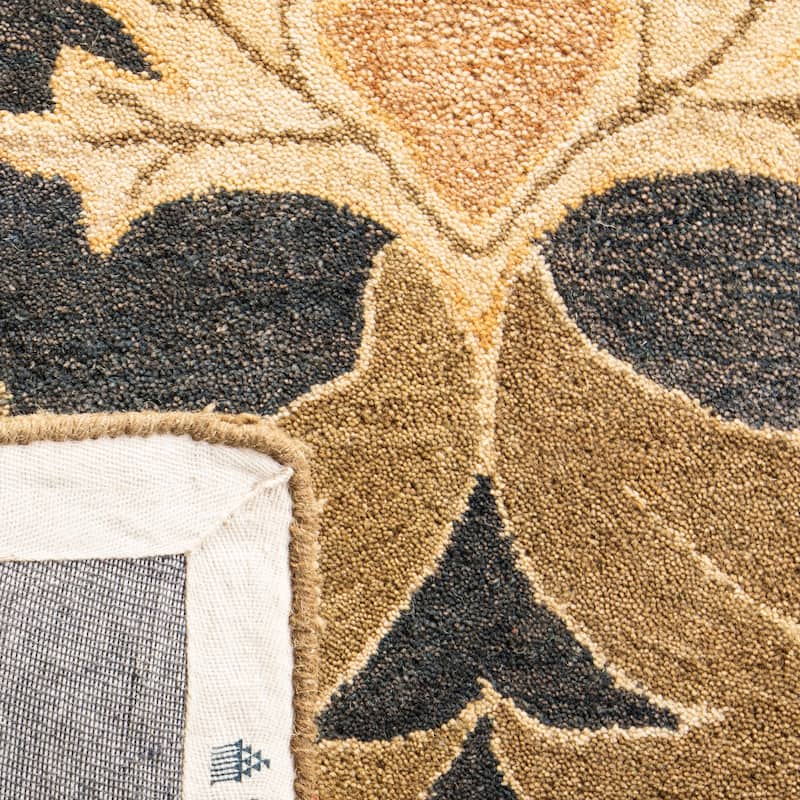 SAFAVIEH Handmade Anatolia Sevinj Traditional Oriental Wool Rug
