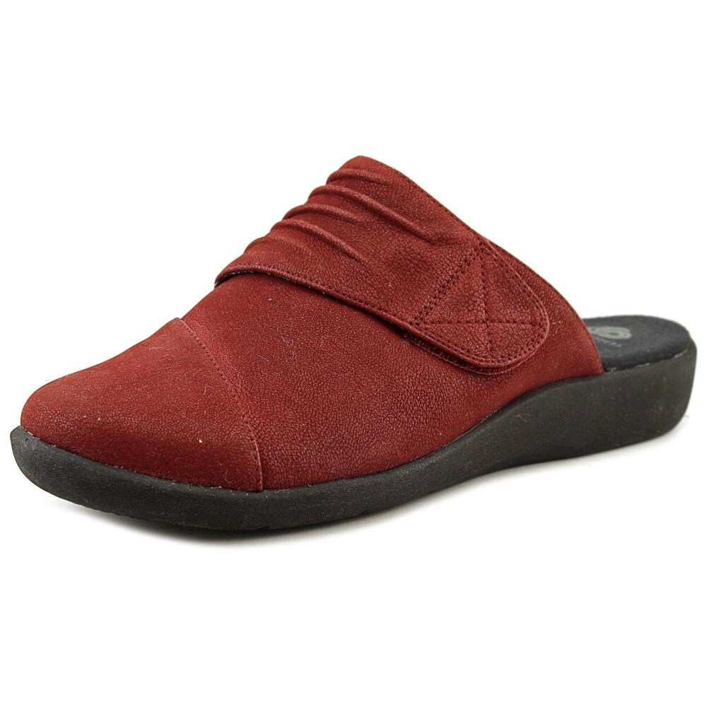 clarks red clogs
