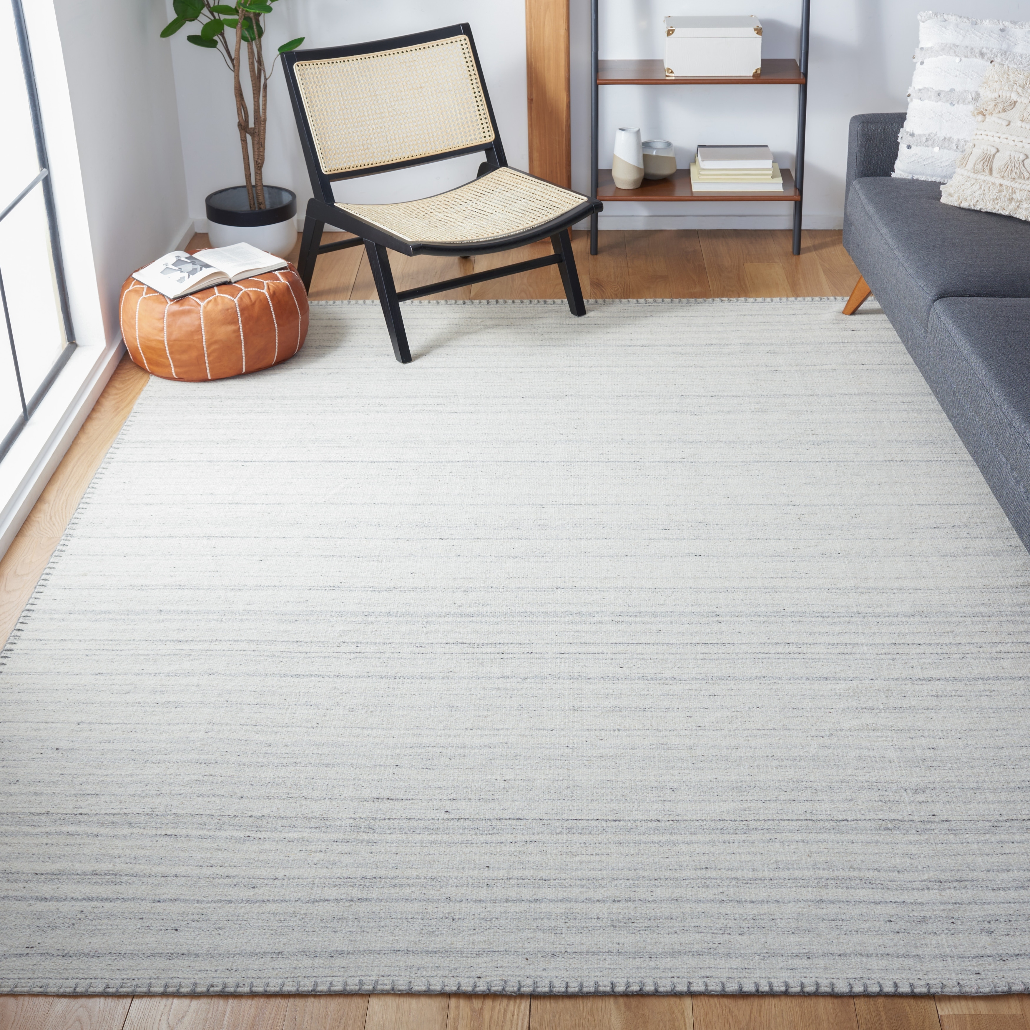 SAFAVIEH Flatweave Kilim Mizuki Wool Rug