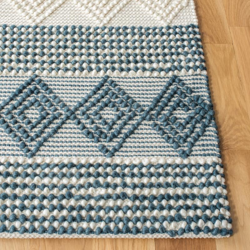 SAFAVIEH Handmade Natura Annedorte Wool Rug
