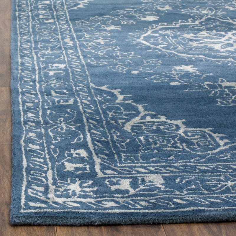 SAFAVIEH Handmade Glamour Gudmundina Modern Viscose Rug