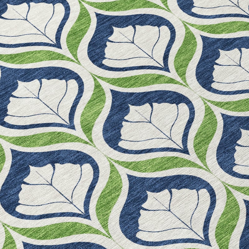 Machine Washable Indoor/ Outdoor Modern Trellis Chantille Rug