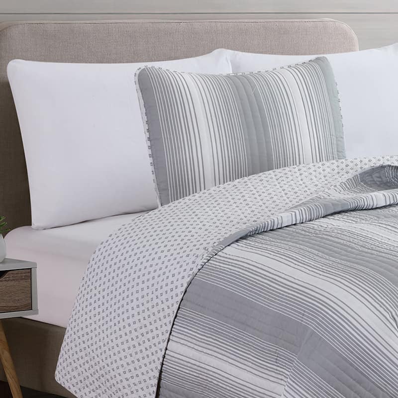 Luxurious Striped Microfiber Quilt Set With Shams