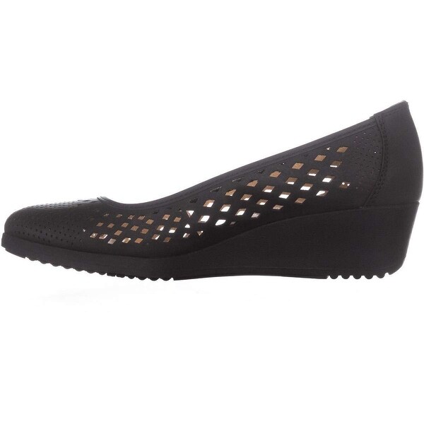 naturalizer brina laser cut wedge pump