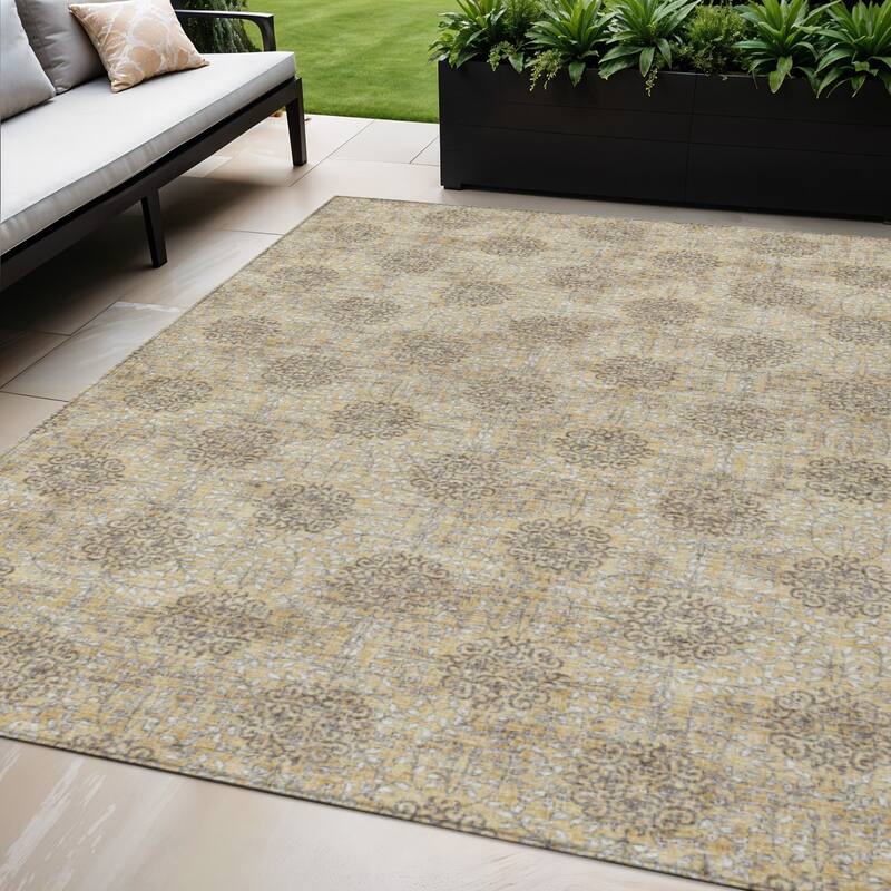 HomeRoots Damask Transitional Rectangle Outdoor Rug - 5' X 8'