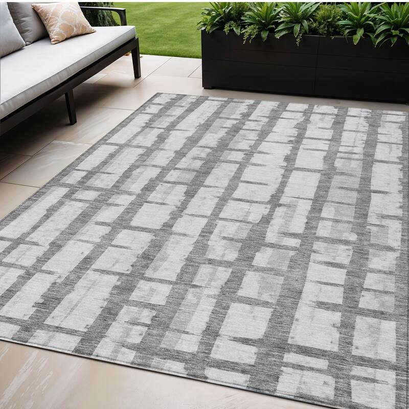 HomeRoots Striped Transitional Rectangle Outdoor Rug - 5' X 8'
