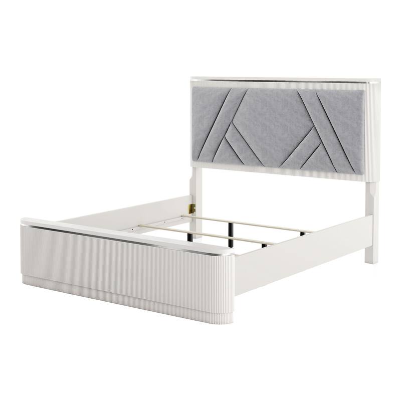 Furniture of America Leander Modern Light Grey Fluted Solid Wood Bed