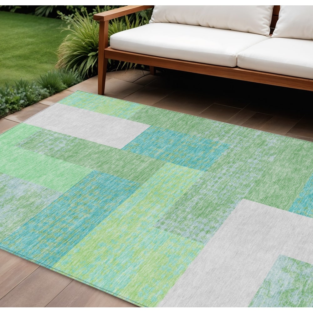 HomeRoots Geometric Transitional Rectangle Outdoor Rug