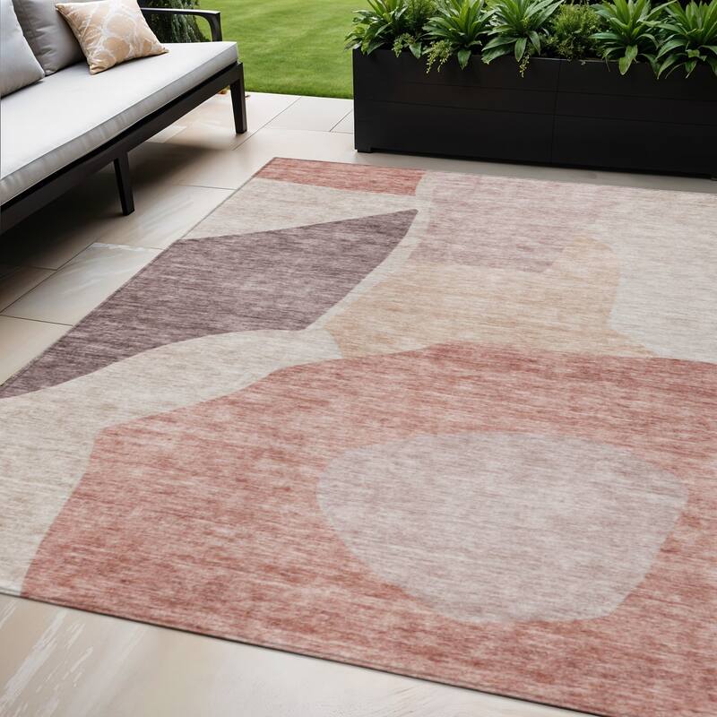 HomeRoots Abstract Transitional Rectangle Outdoor Rug - 5' X 8'