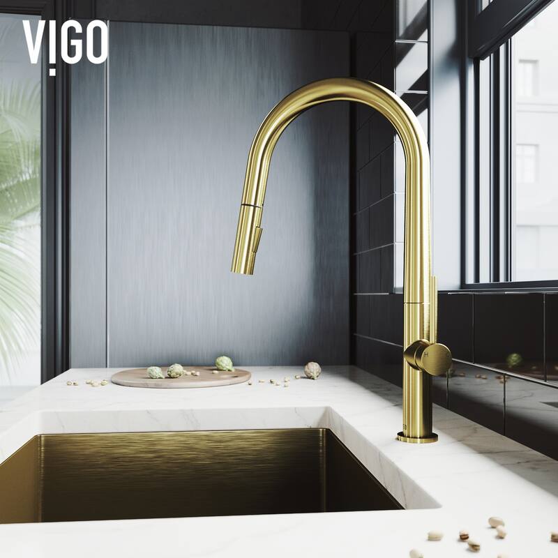 VIGO Greenwich 18" H Single Handle Pull-Down Sprayer Kitchen Faucet