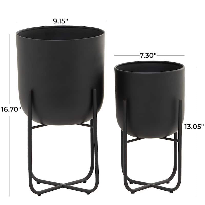 CosmoLiving by Cosmopolitan White or Black Metal Indoor Outdoor Planter with Removable Stand (Set of 2)