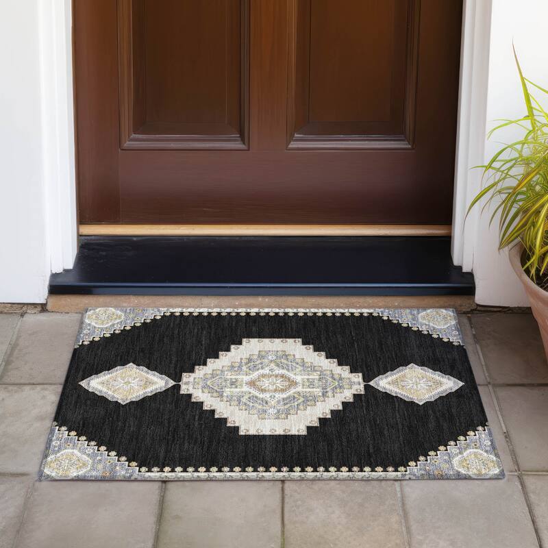 Machine Washable Indoor/ Outdoor Boho Traditional Chantille Rug - Black - 1'8" x 2'6"
