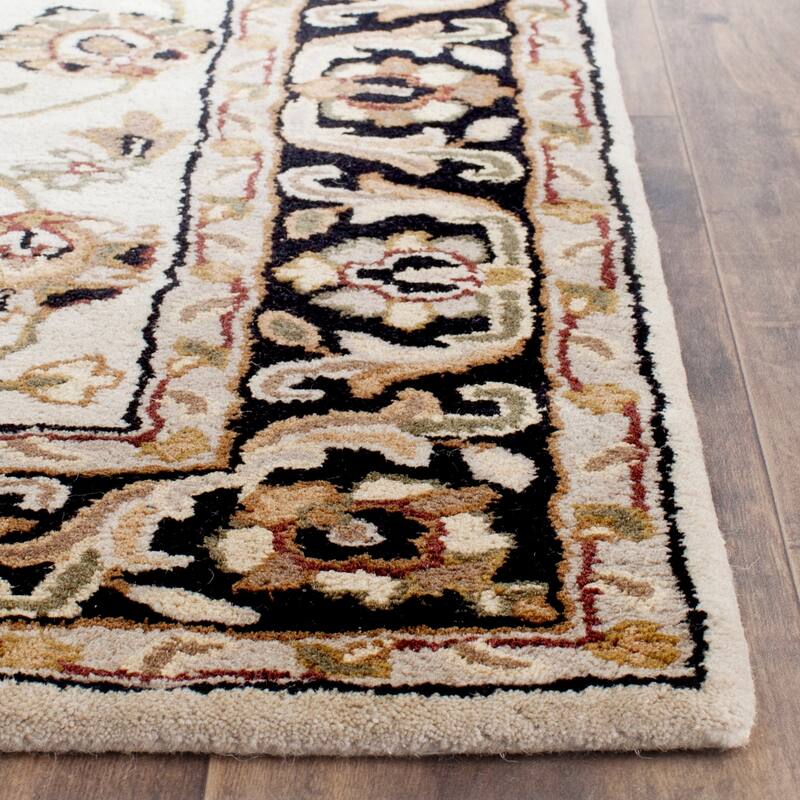 SAFAVIEH Handmade Stratford Ludgera Traditional Oriental Wool Rug