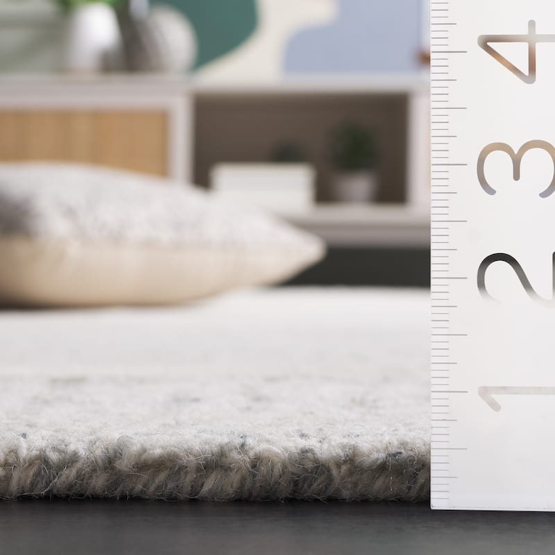 SAFAVIEH Handmade Pine Sucheta Contemporary Wool Rug