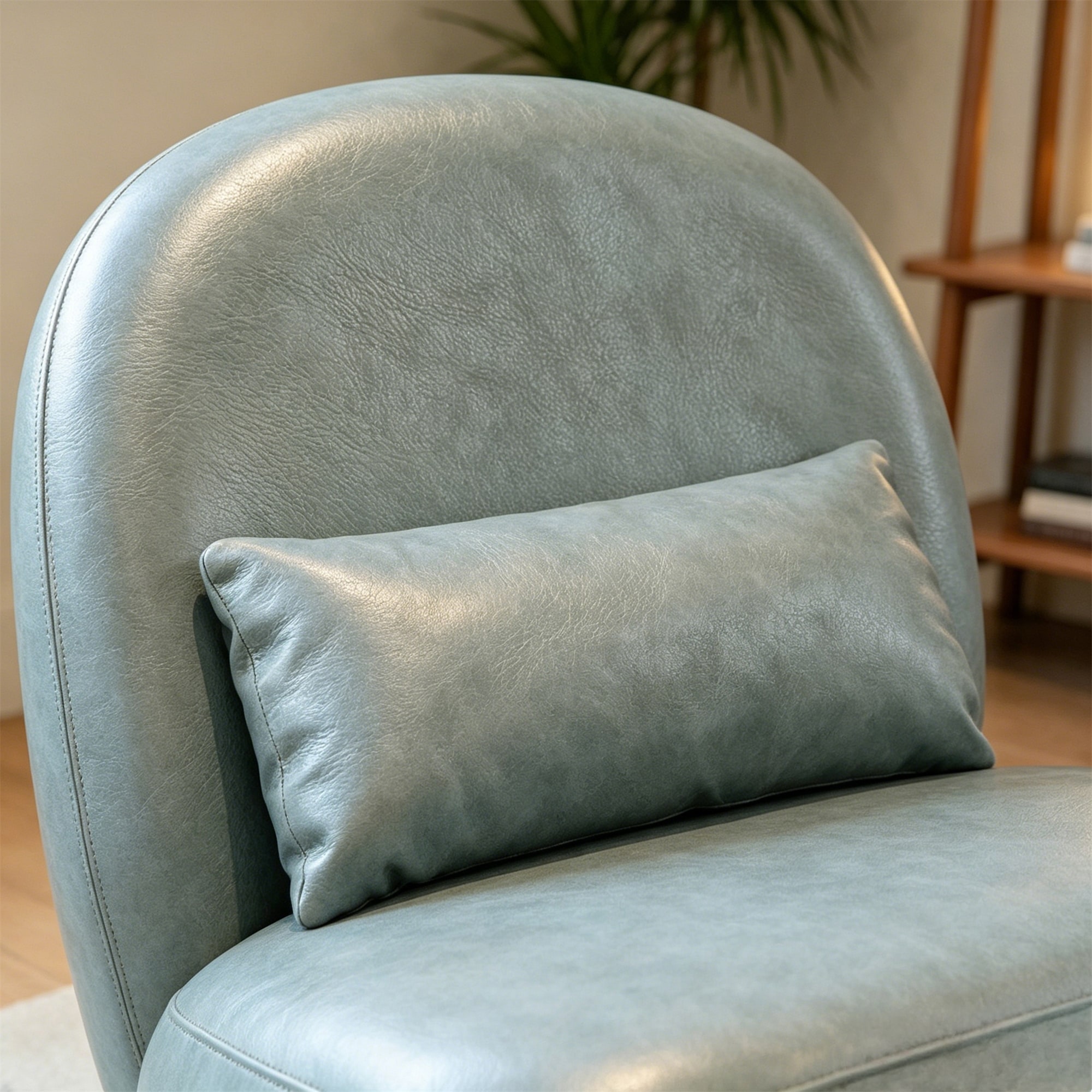 Cute Accent Chair with Solid Wood Legs