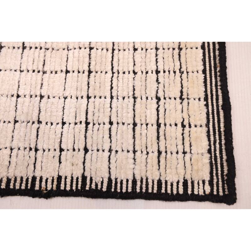 ECARPETGALLERY Hand Loomed Ananda Ivory Silk Rug - 5'6 x 8'5