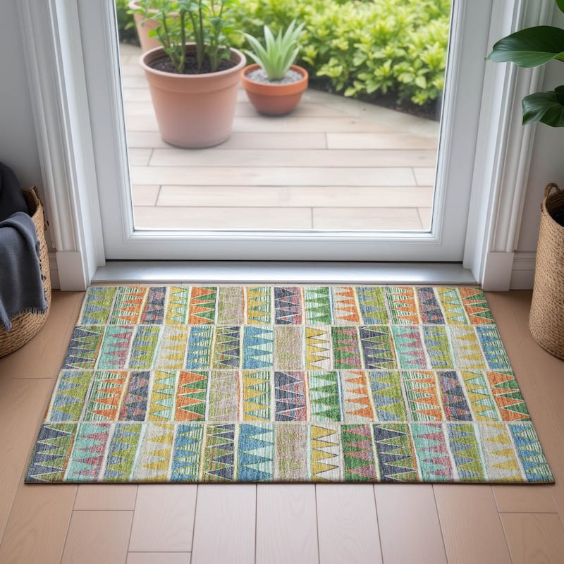 Machine Washable Indoor/Outdoor Casual Pennant Chantille Rug