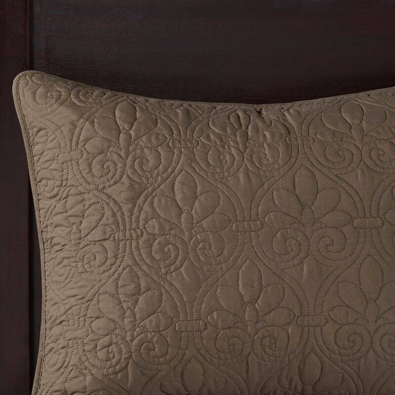Madison Park Mansfield Reversible Oversized 3-piece Solid Texture Bedspread Quilt Set with Matching Shams