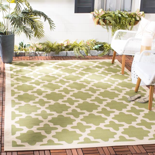 SAFAVIEH Courtyard Dorthey Indoor/ Outdoor Patio Backyard Rug - 5'3" x 7'7" - Green/Beige