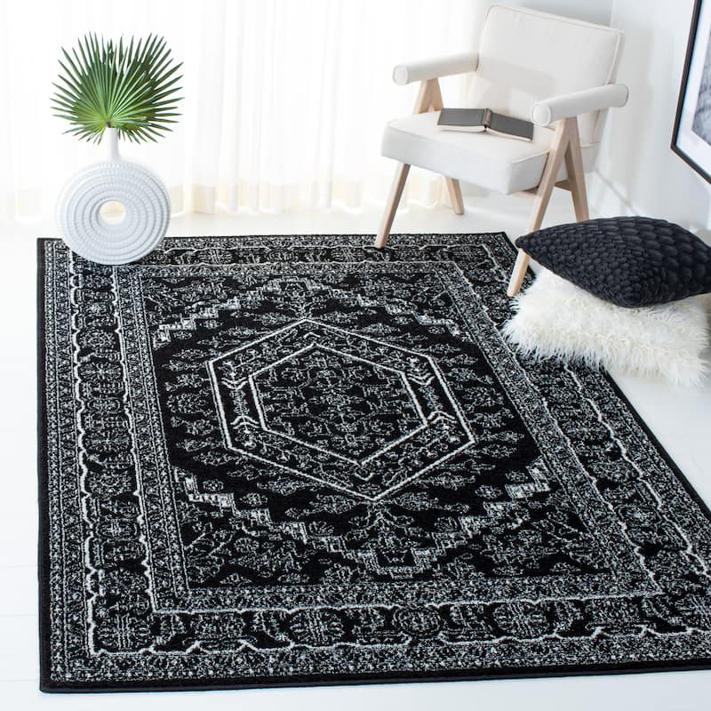SAFAVIEH Adirondack Cheyenne Rustic Oriental Medallion Rug - 8' Square - Black/Ivory