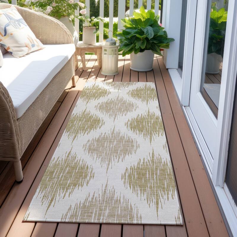 Machine Washable Indoor/ Outdoor Chantille Contemporary Geo Rug - Gold - 2'3" x 7'6"