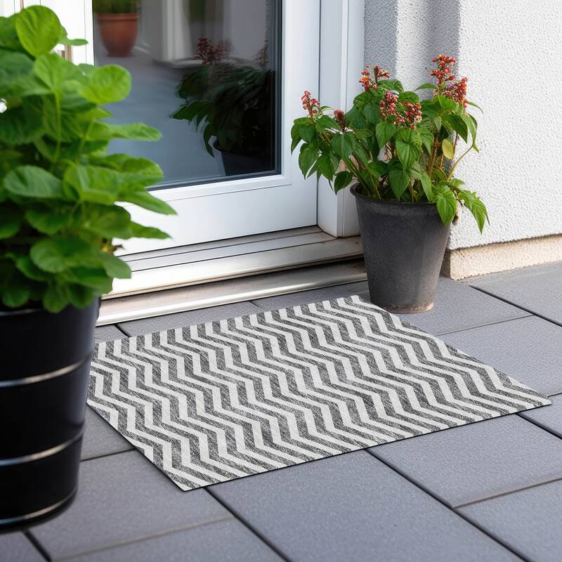 Machine Washable Indoor/ Outdoor Chantille Chevron Stripe Rug - Gray - 1'8" x 2'6"