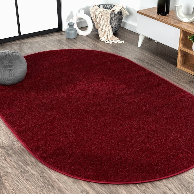 JONATHAN Y Tumbling Solid Low-Pile Area Rug - 4 X 6 Oval - Dark Red