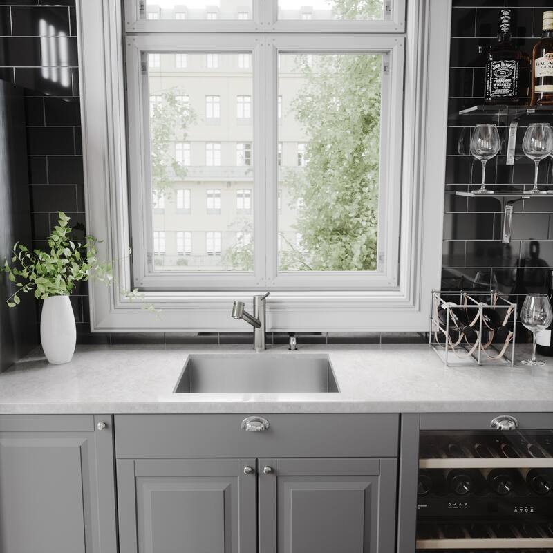 VIGO Branson 9" H Single Handle Pull-Out Sprayer Kitchen Faucet