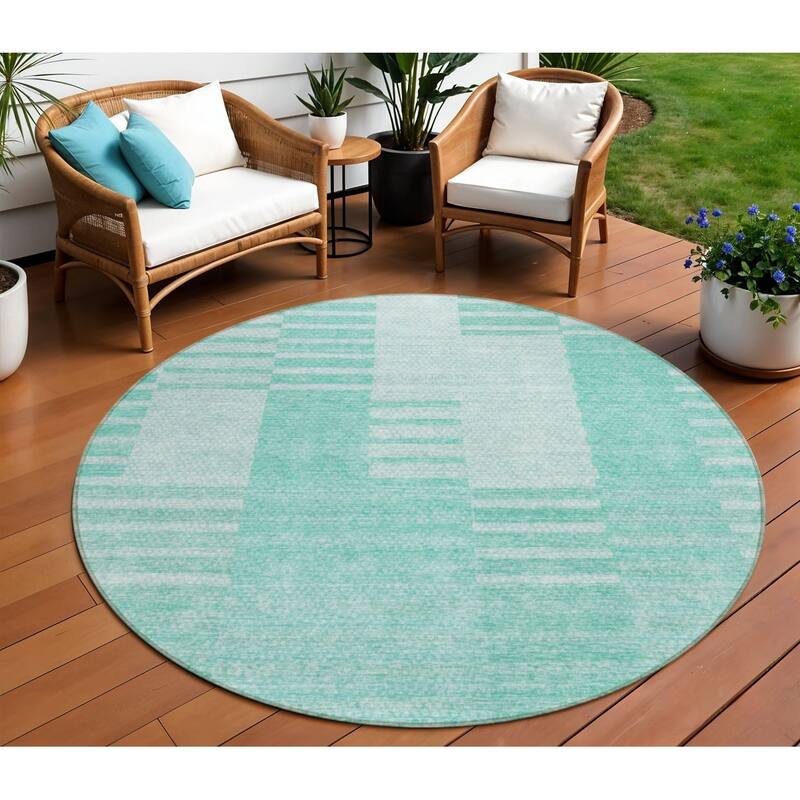 HomeRoots Striped Transitional Rectangle Outdoor Rug - 8' Round